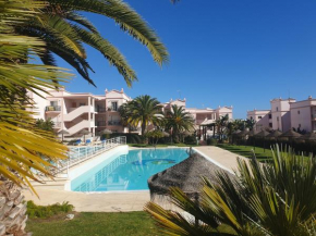 Top-floor 2 BR holiday home with sea view and pool